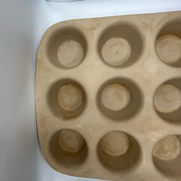 EUC Pampered Chef Family Heritage Classic 12 Cup Muffin Pan